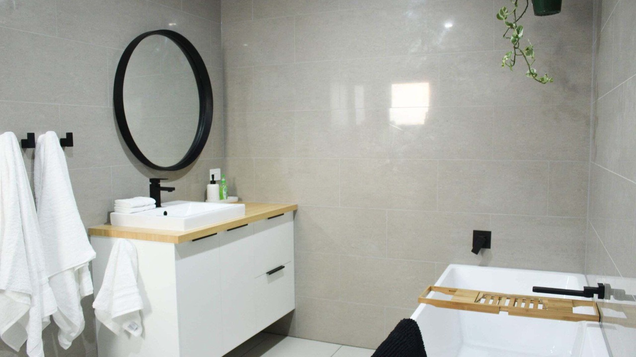 Photo of Bathroom in Golden Point