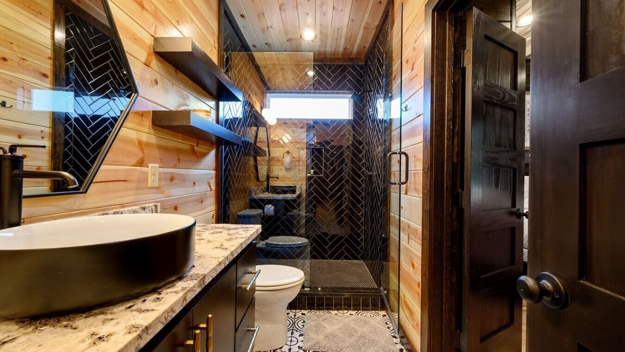 Photo of Bathroom in Broken Bow