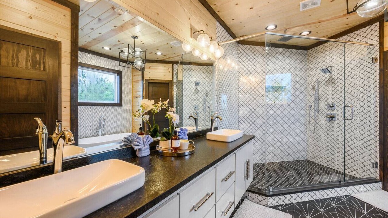 Photo of Bathroom in Broken Bow