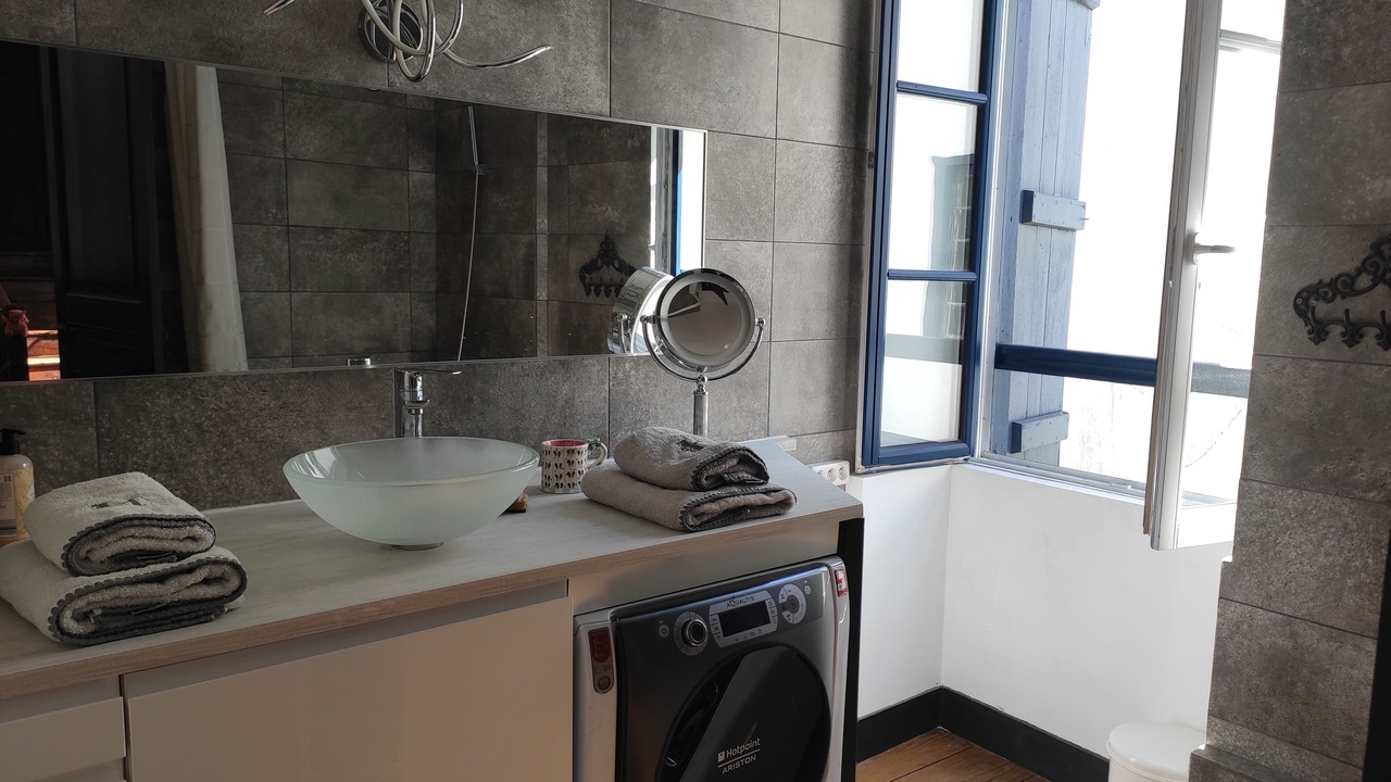 Photo of Bathroom in Behobie