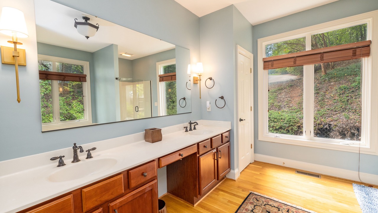 Photo of Bathroom in Wise