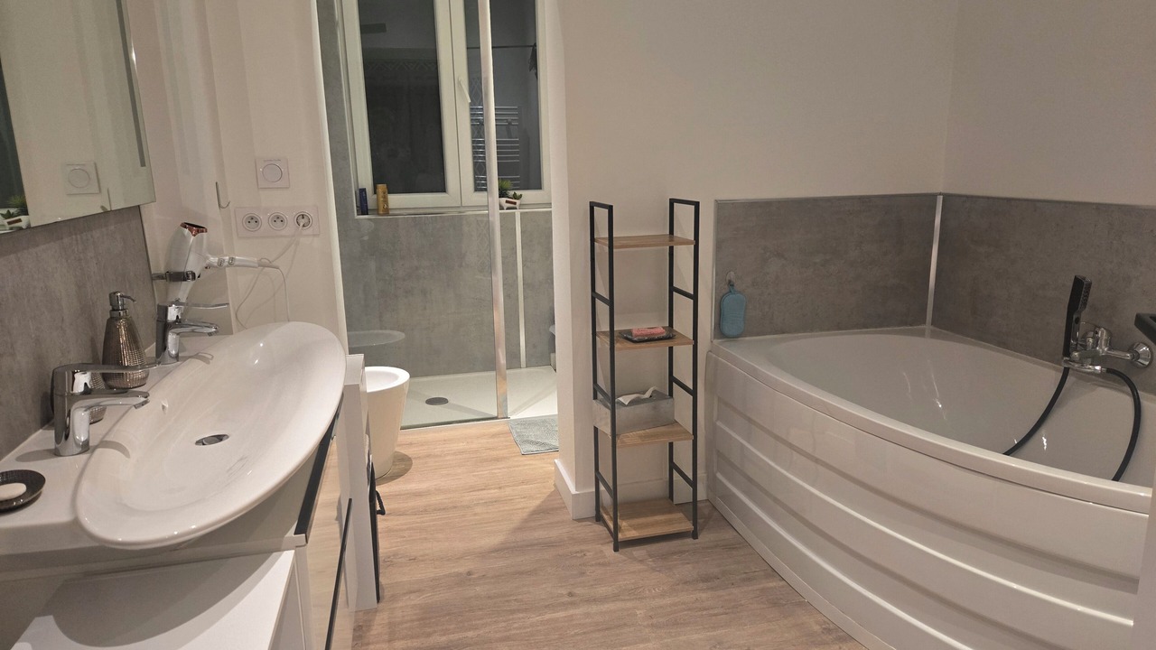 Photo of Bathroom in Bretteville-sur-Odon
