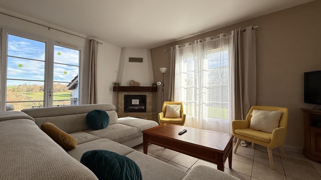 Photo of Livingroom in Sare