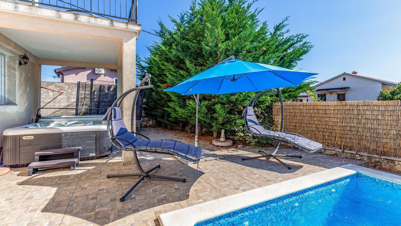 Photo of Outdoor in Mali Vareski