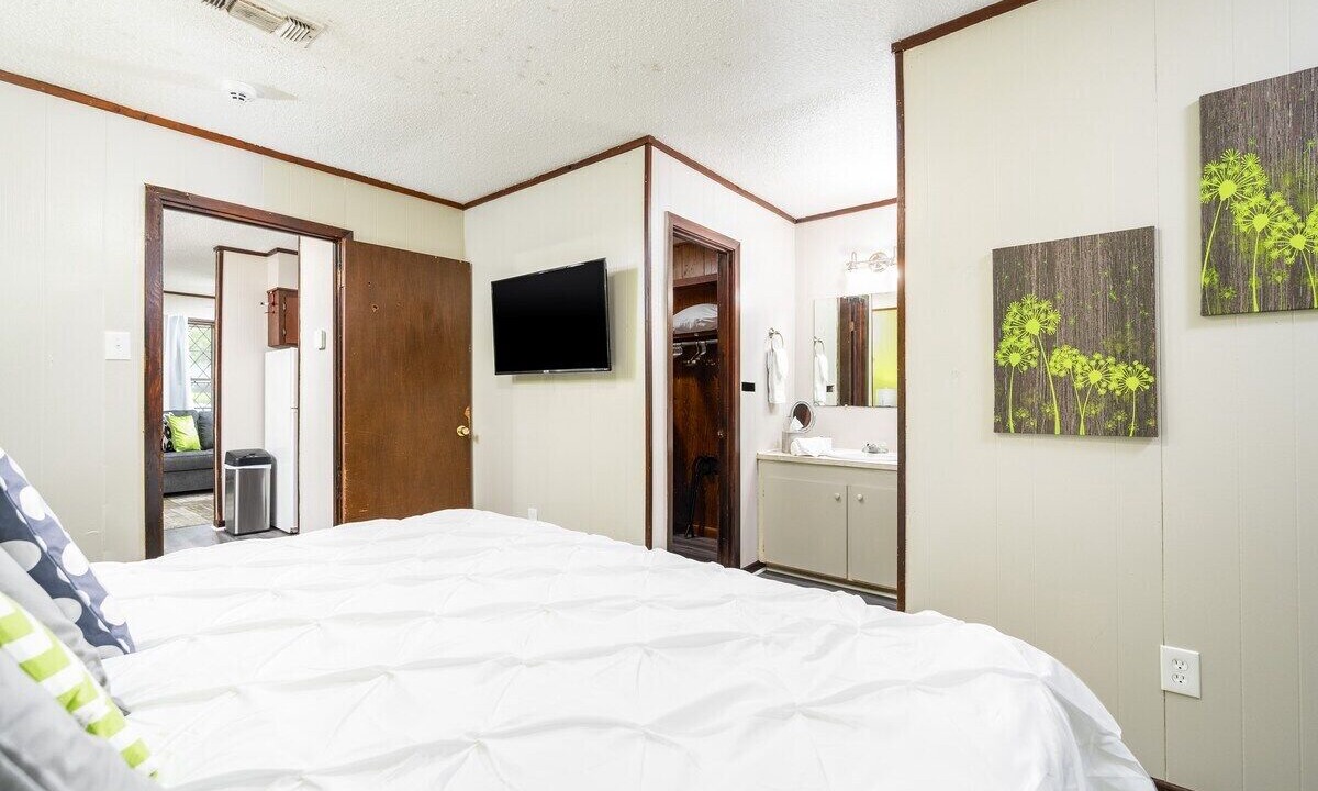 Photo of Bedroom in Pineville