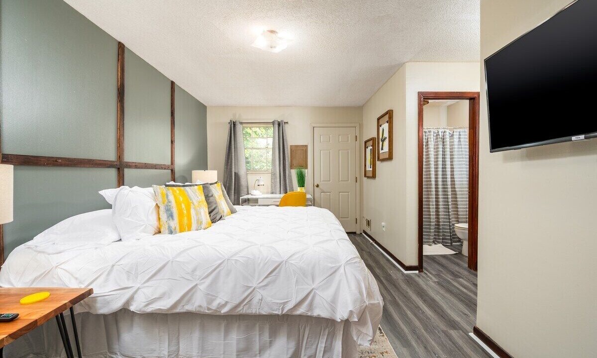 Photo of Bedroom in Pineville