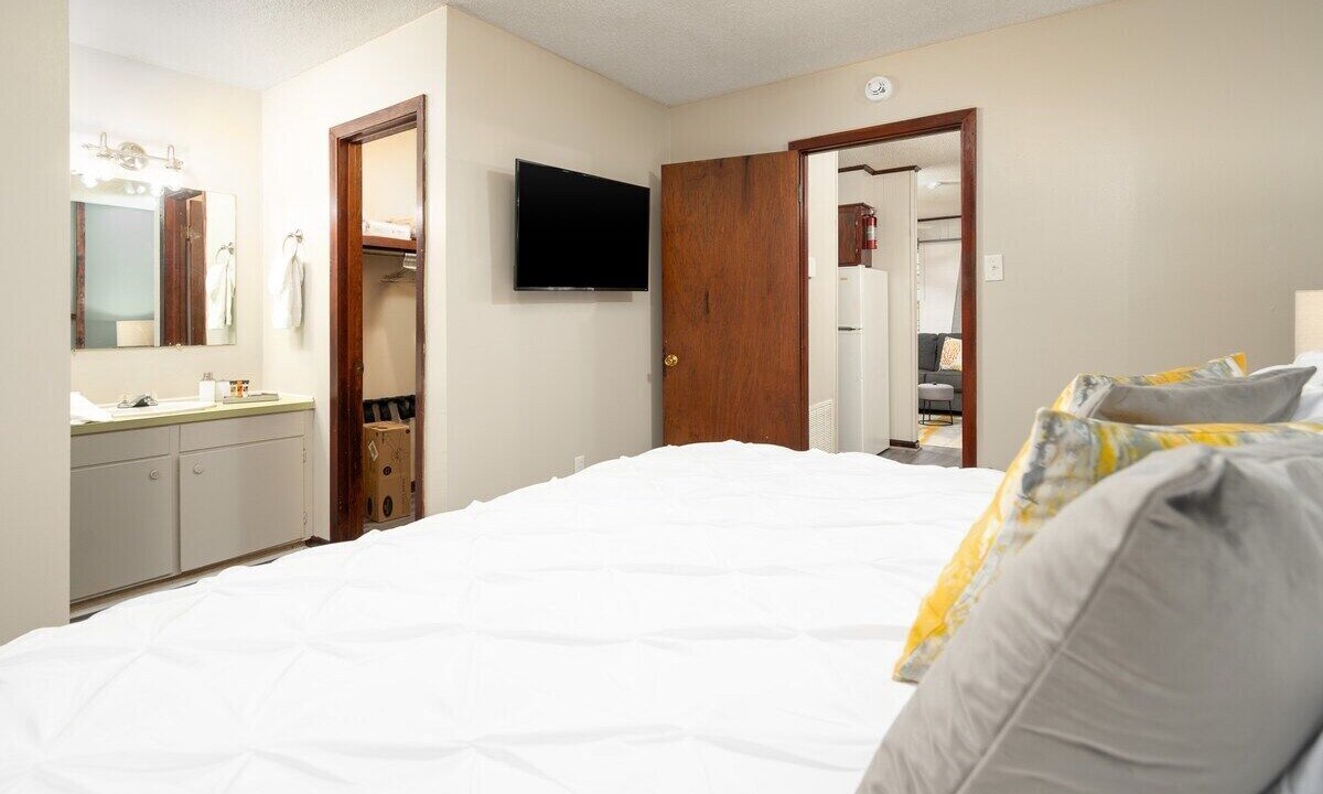 Photo of Bedroom in Pineville