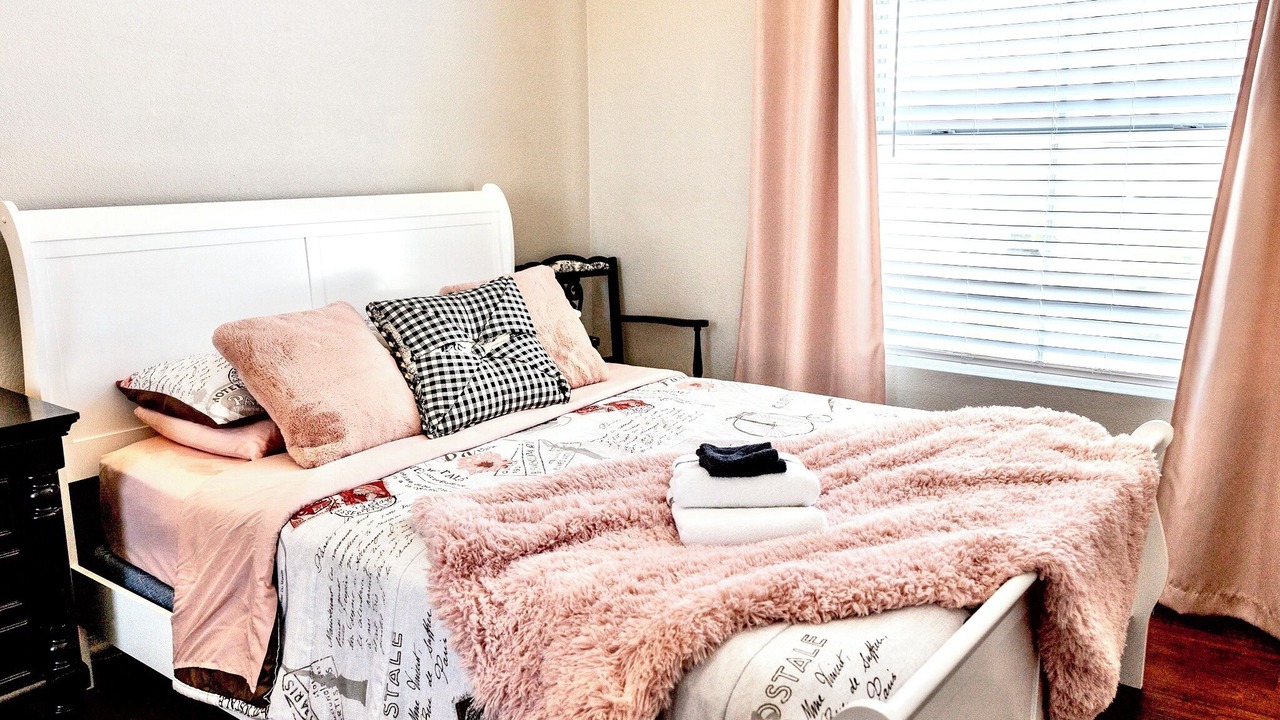 Photo of Bedroom in Green Valley