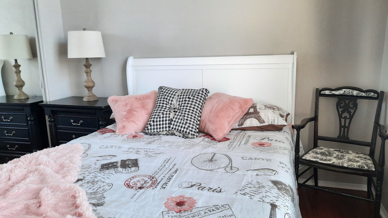 Photo of Bedroom in Green Valley