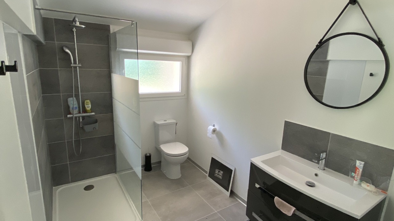 Photo of Bathroom in Laree