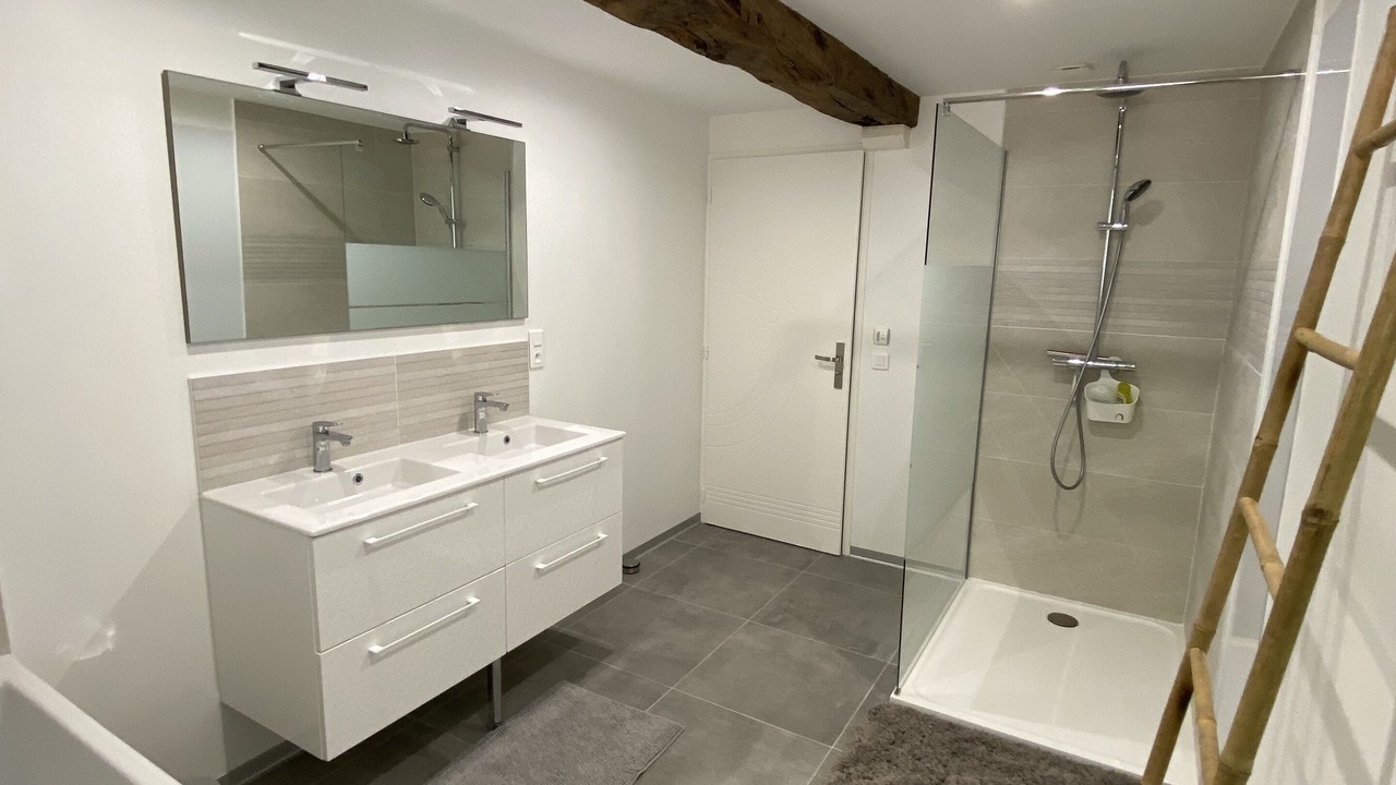 Photo of Bathroom in Laree