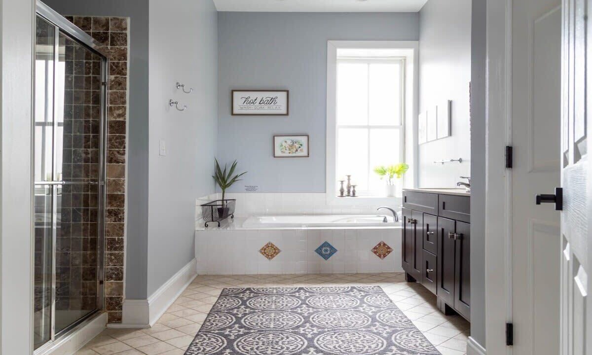 Photo of Bathroom in Lafayette Square
