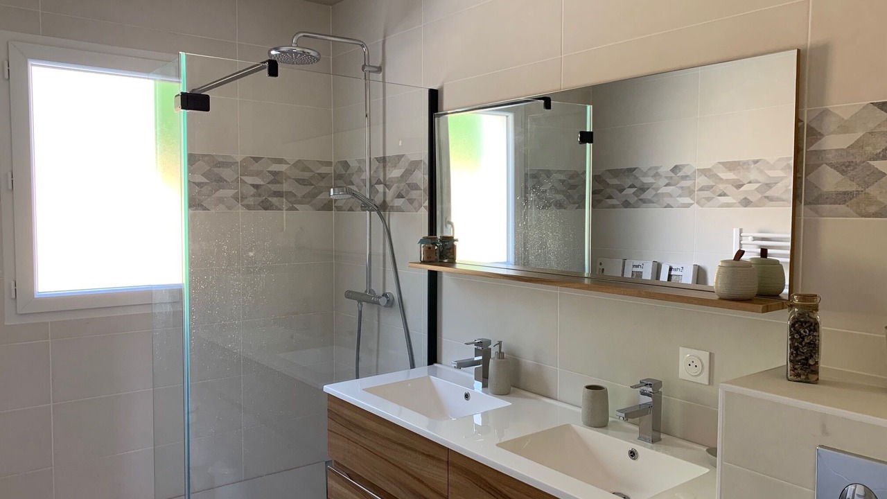 Photo of Bathroom in Saint-Martin-aux-Chartrains