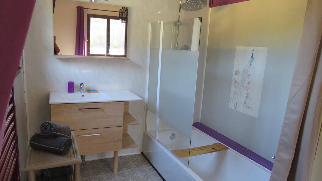 Photo of Bathroom in Ablon