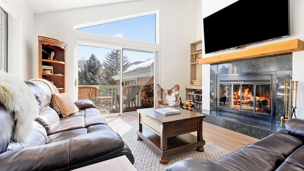 Photo of Livingroom in Avon