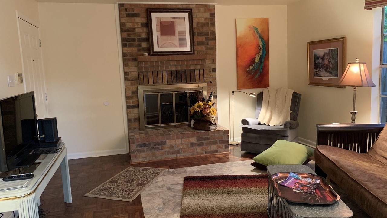 Photo of Livingroom in Handley