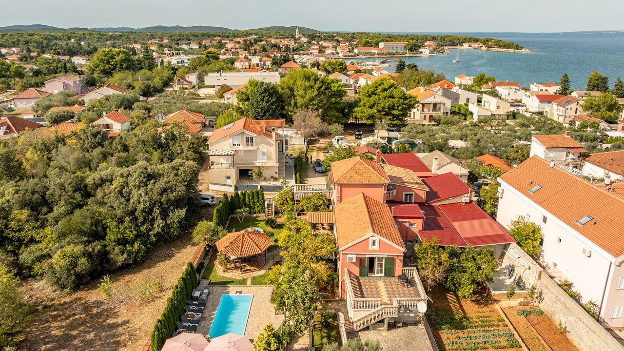Photo of Others in Sutomiscica
