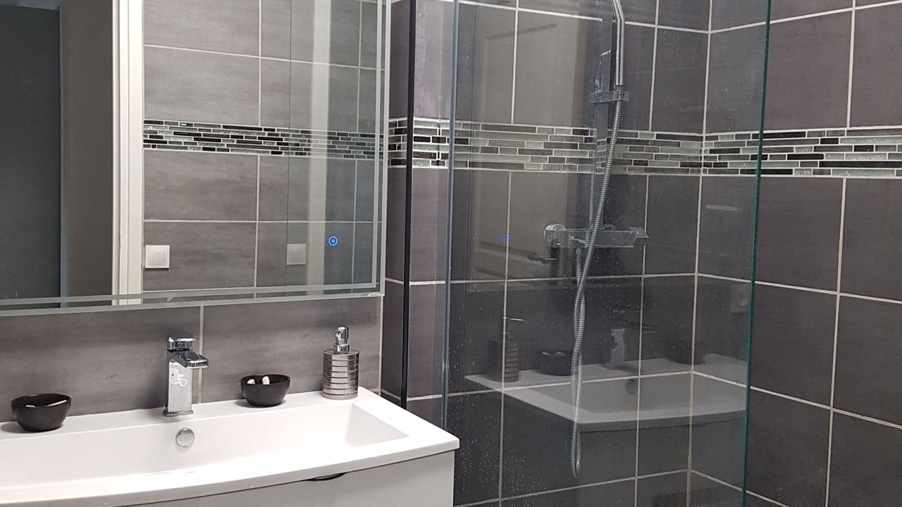 Photo of Bathroom in Deauville City Centre