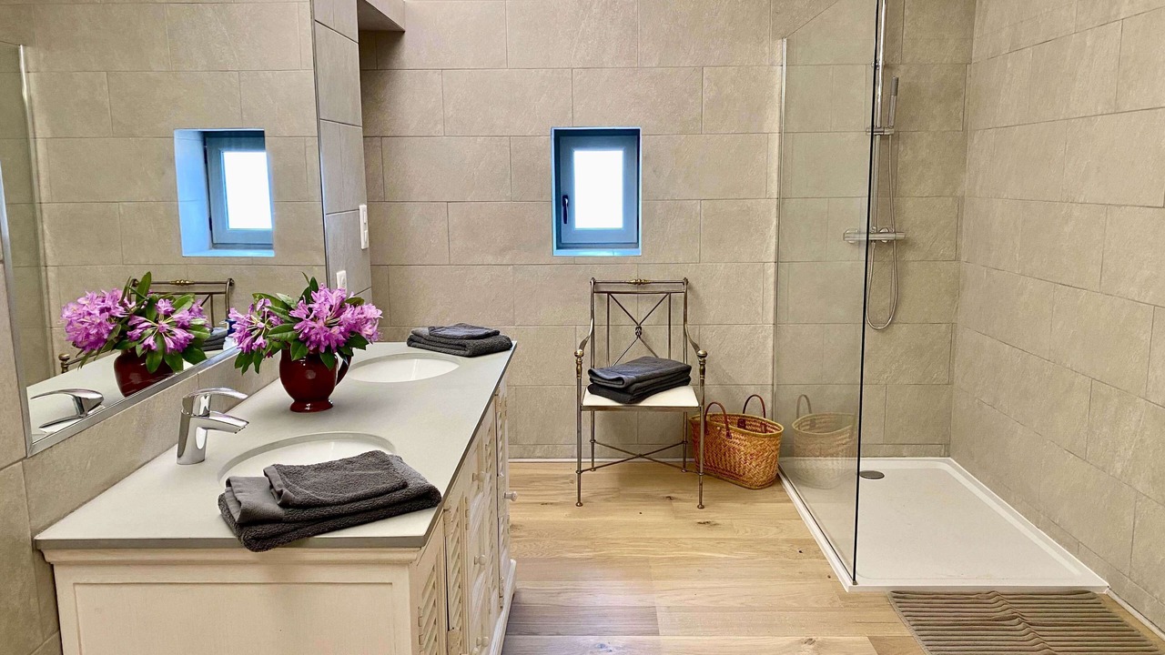 Photo of Bathroom in Cluny