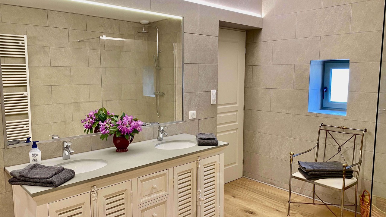 Photo of Bathroom in Cluny