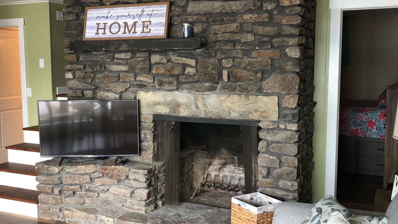 Photo of Livingroom in Findley Lake