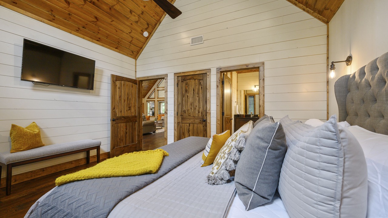 Photo of Bedroom in Hochatown