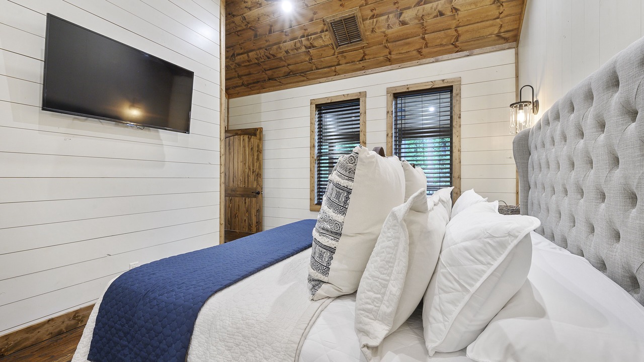 Photo of Bedroom in Hochatown