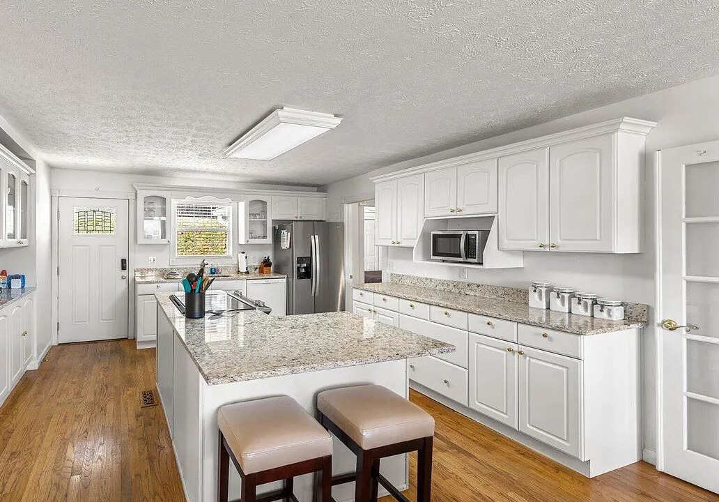 Photo of Kitchen in Flat Hollow Marina
