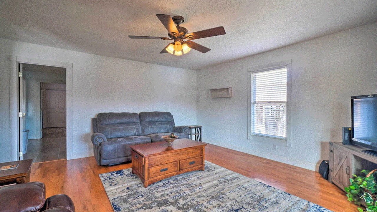Photo of Livingroom in Flat Hollow Marina