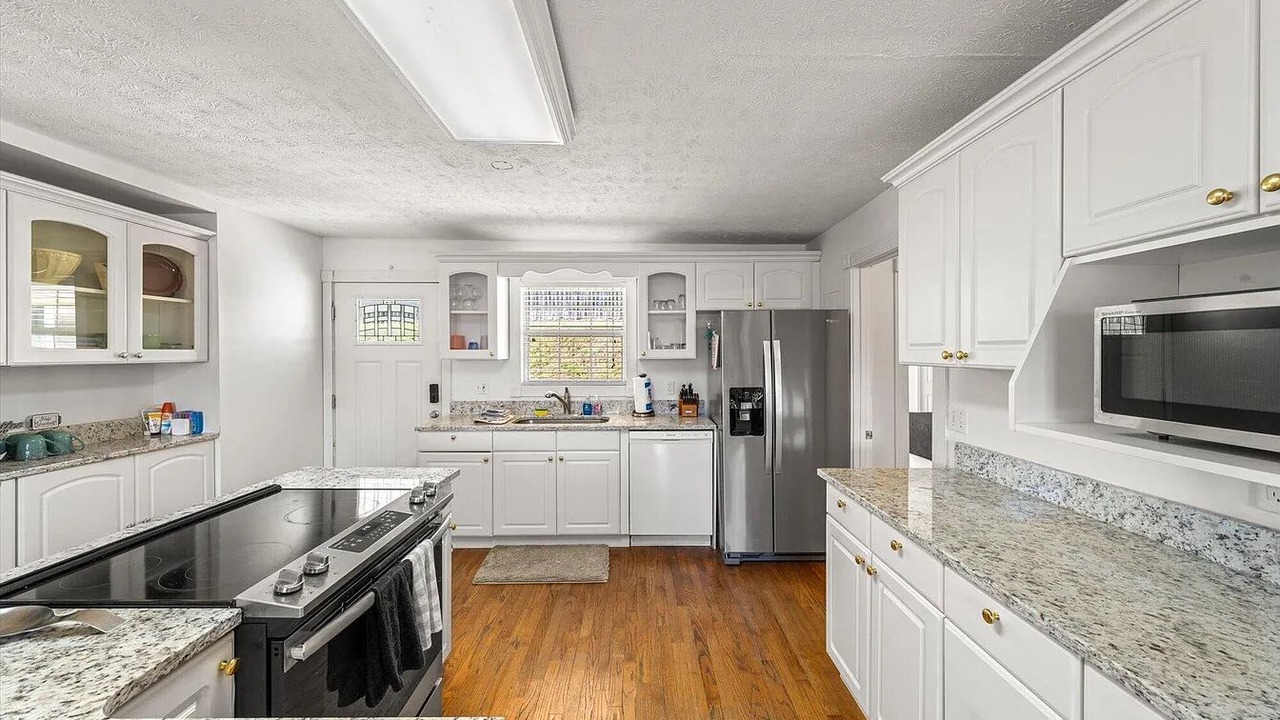 Photo of Kitchen in Flat Hollow Marina
