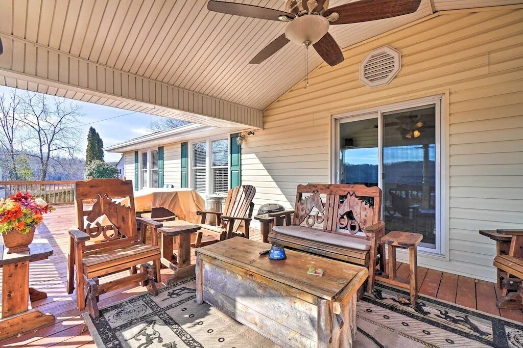 Photo of Patio Balcony in Flat Hollow Marina