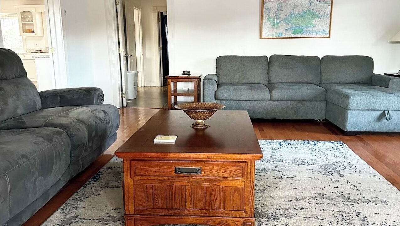 Photo of Livingroom in Flat Hollow Marina