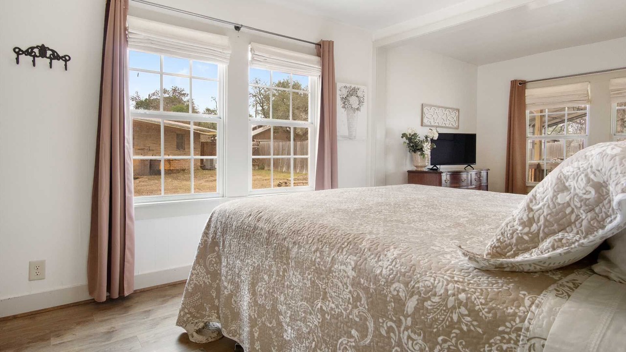 Photo of Bedroom in Bandera