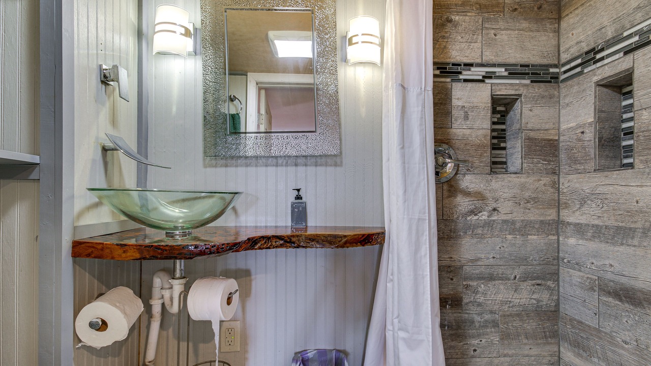 Photo of Bathroom in Leesville