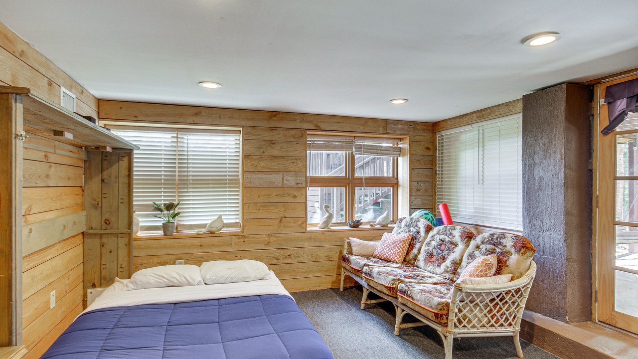 Photo of Bedroom in Leesville