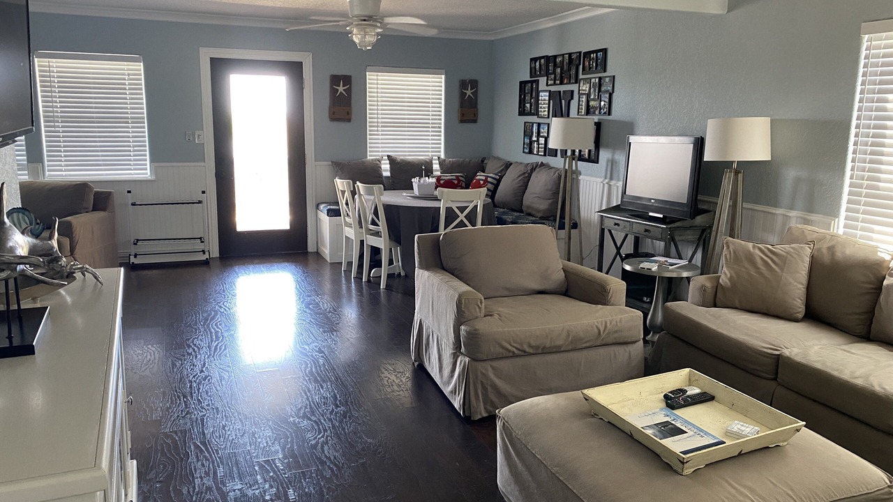 Photo of Livingroom in Cedar Lane