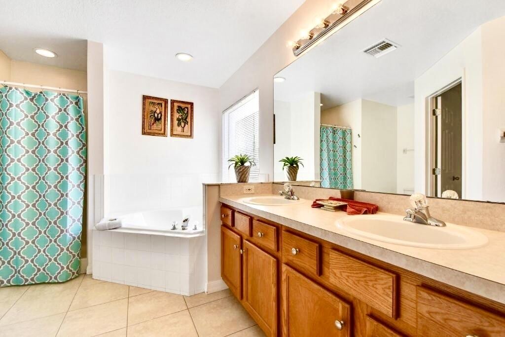 Photo of Bathroom in Lake Berkley