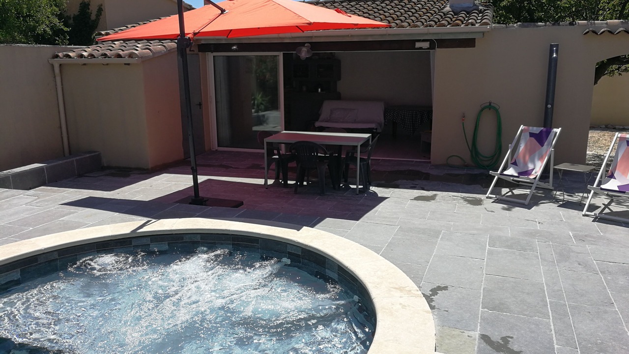 Photo of Patio Balcony in Entraigues-sur-la-Sorgue