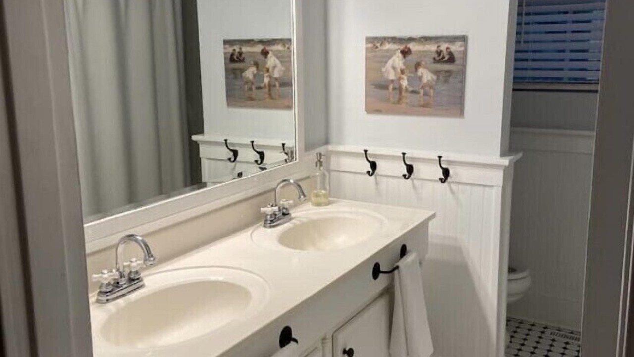Photo of Bathroom in East Ridge