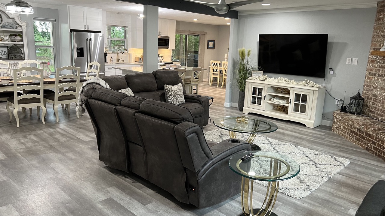 Photo of Livingroom in Oak Point