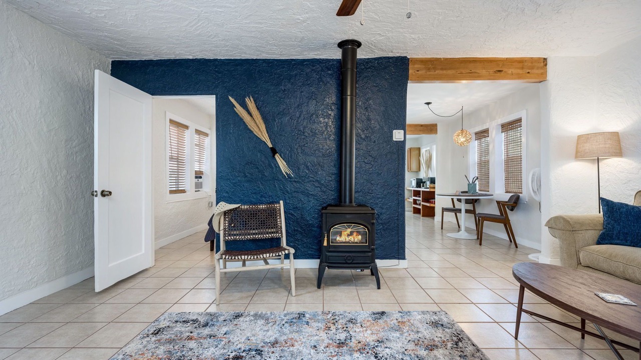 Photo of Livingroom in Truth or Consequences