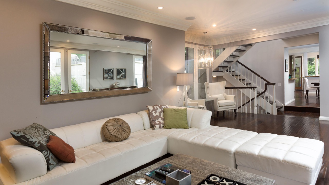 Photo of Livingroom in Beverly Glen
