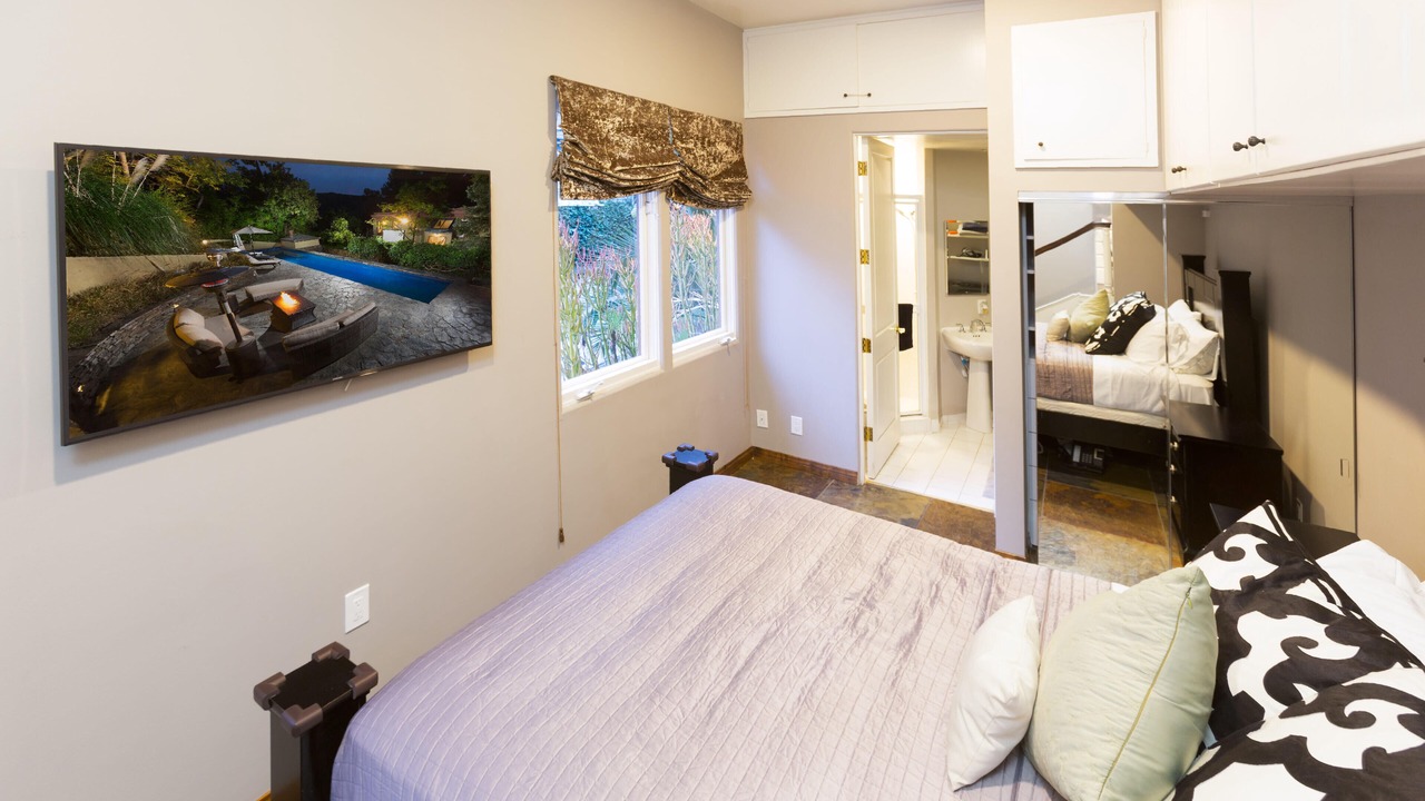 Photo of Bedroom in Beverly Glen