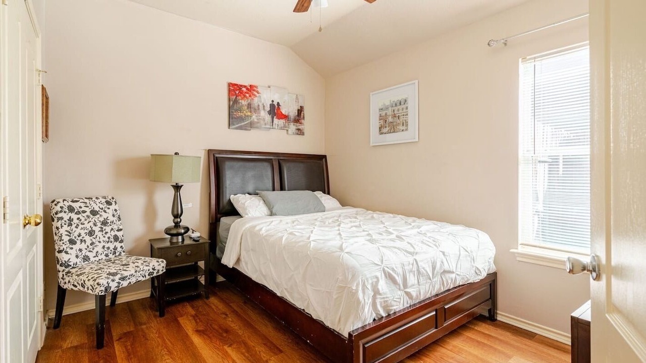 Photo of Bedroom in Baytown