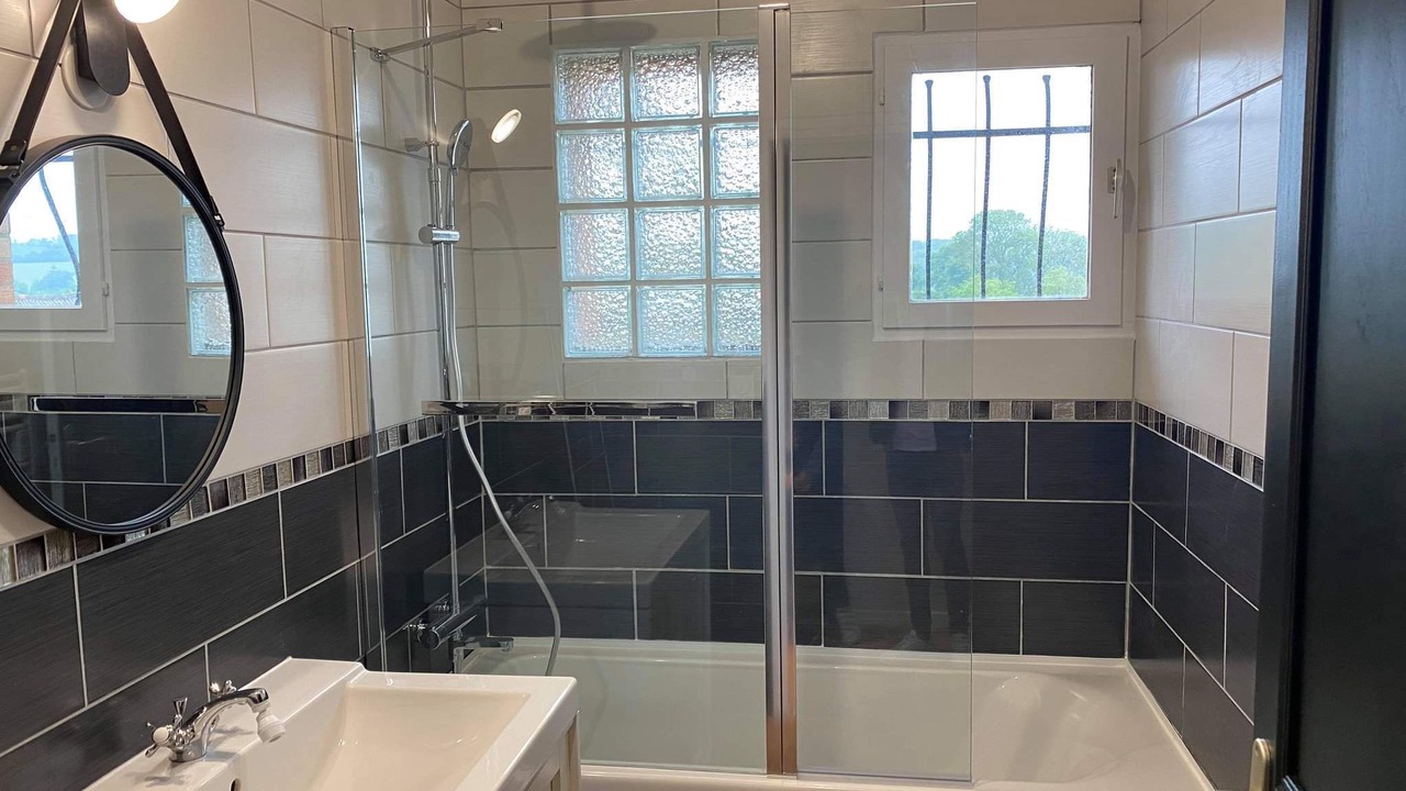 Photo of Bathroom in Preures