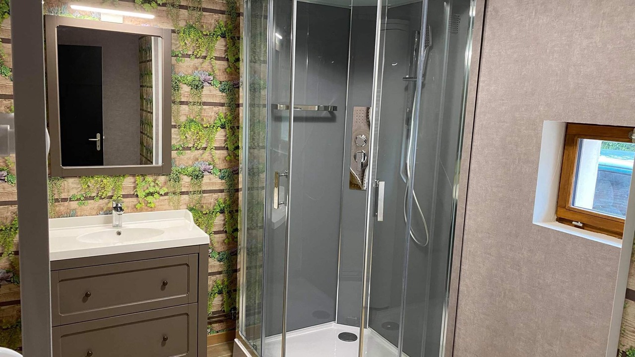 Photo of Bathroom in Preures