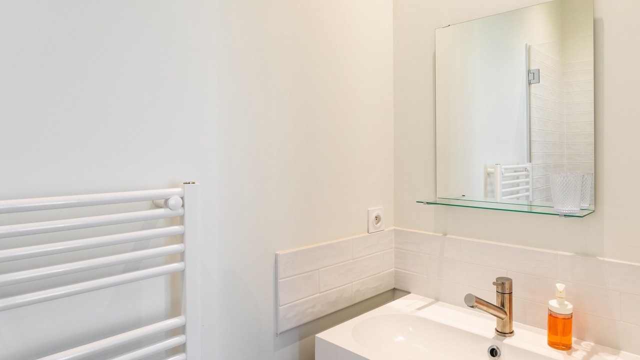 Photo of Bathroom in Centre