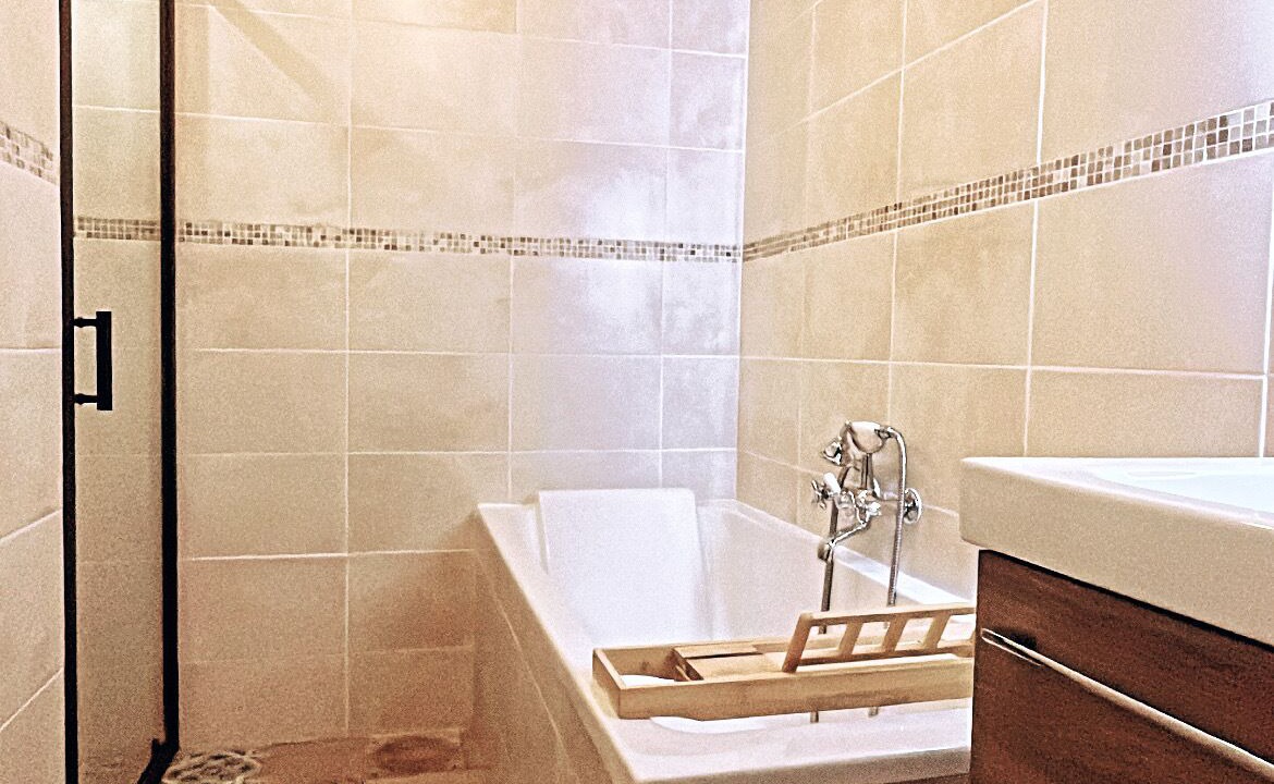 Photo of Bathroom in Pompignan