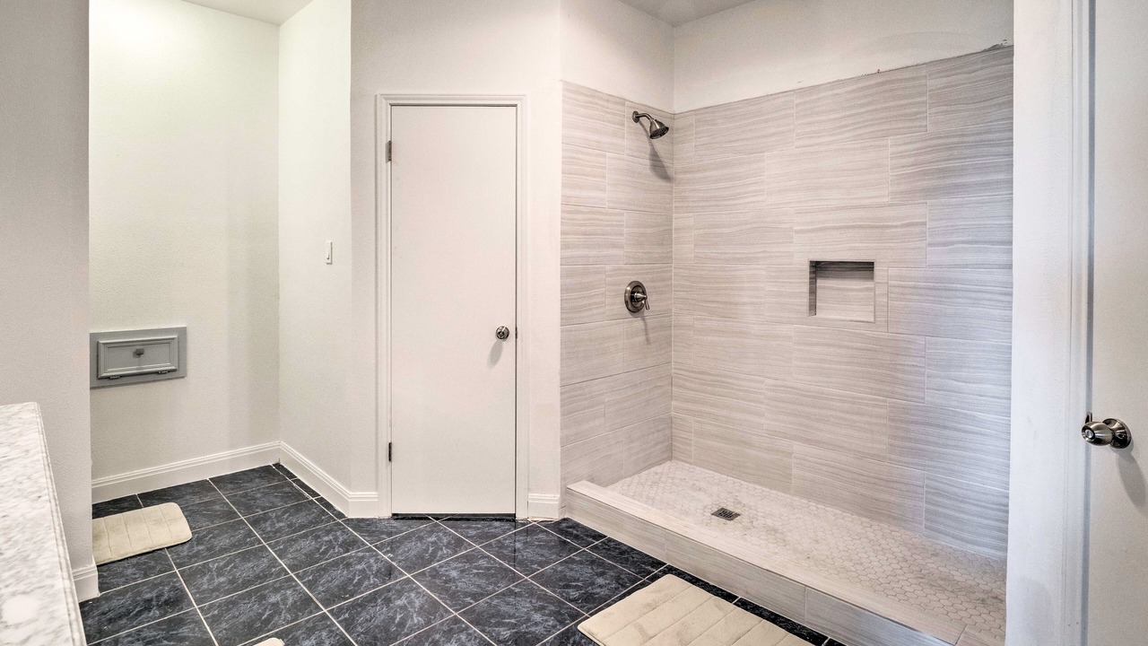 Photo of Bathroom in Garfield