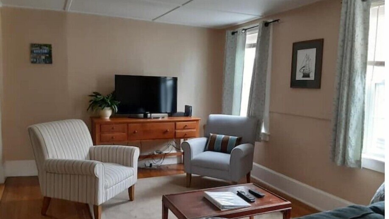Photo of Livingroom in Beverly